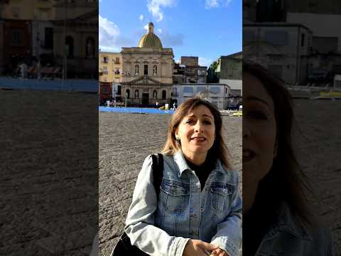 Video Piazza Mercato a Napoli - La piazza piena di storia della città partenopea
