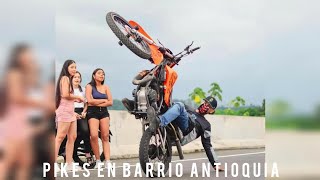 Pikes de Motos y Stunt en el Barrio Antioquia Medellin