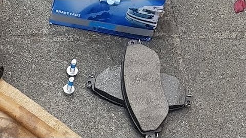 How to change the brake pads - Renault Trafic 2023