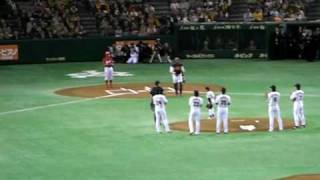 木村拓也コーチ追悼試合 始球式。 - YouTube