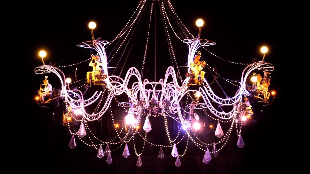 CRISTAL PALACE "Bal au clair de lustre"