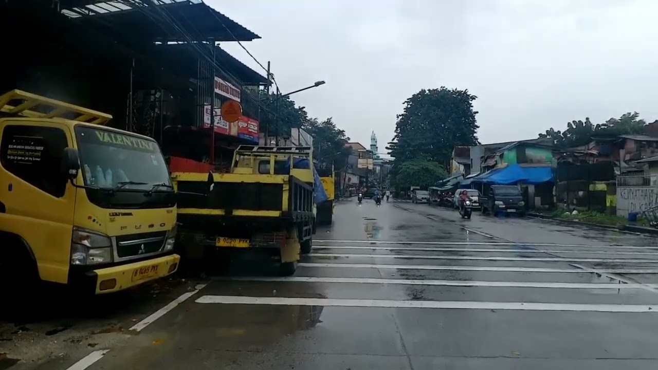 Sehabis pulang dari tempat beribadah  jalan kaki.. brica AE3X