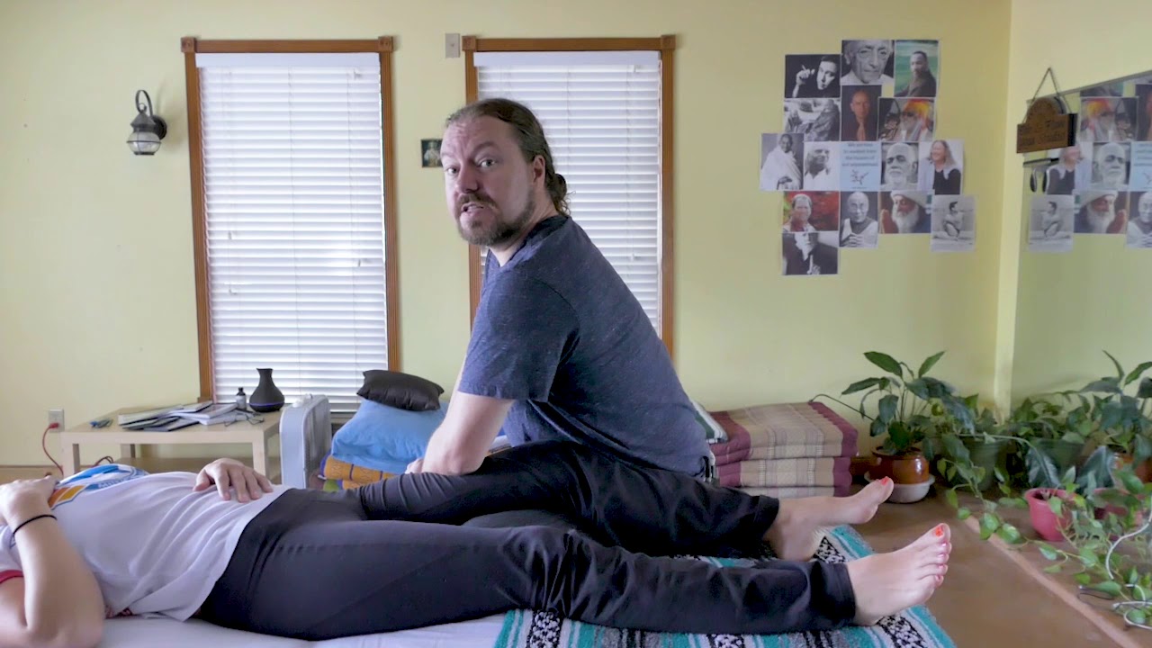 Table Thai Massage Quadriceps Technique Easy Leg Massage - YouTube