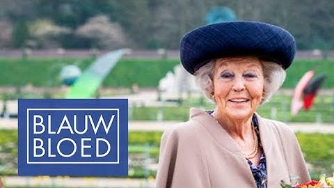 Beatrix bewondert nieuwe beelden in tuin Het Loo | Blauw Bloed