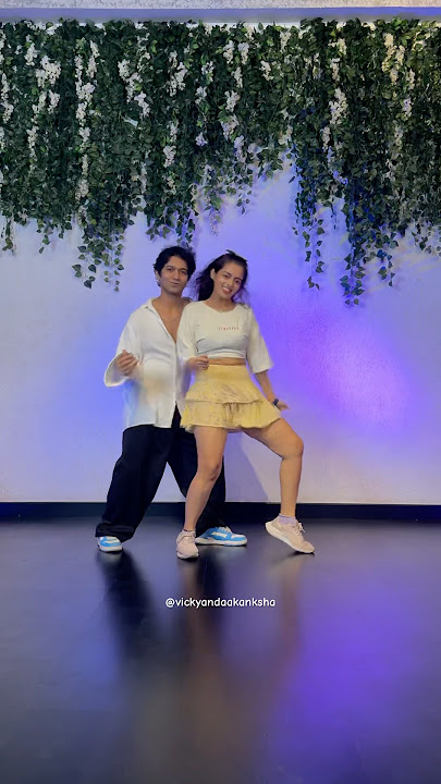 Aavan jaavan dance #vickyandaakanksha #aavanjaavan