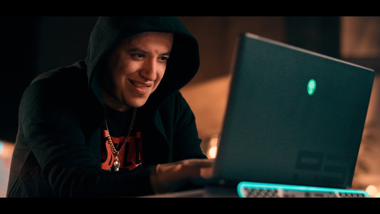 在 YouTube 上观看 Maximo Grado - Hacker Mate (Video Oficial)