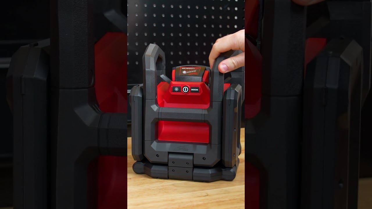 Compact and BRIGHT🔦These Milwaukee 3 Panel Flood Lights are an incredible addition to your worksite😱