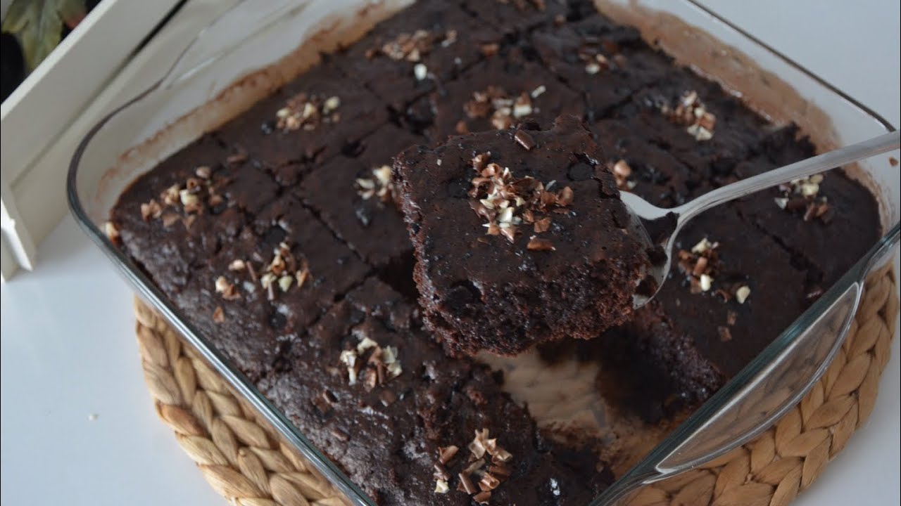 BOL ÇİKOLATALI VE HİNDİSTANCEVİZLİ BROWNİE TADINDA ISLAK KEK 🤩 YouTube