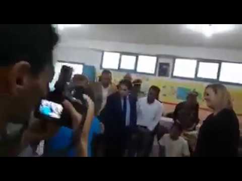 الوزير يسأل طفل من ذوي الإحتياجات الخاصة شنو خصك يجيبه خاصني مرا