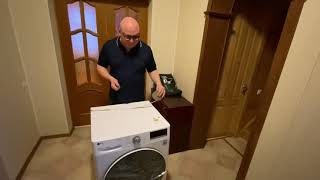 Как протащить большую стиралку в стандартную дверь