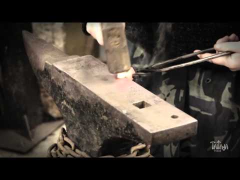 Forging a Mjölnir pendant Forging a Mjölnir pendant