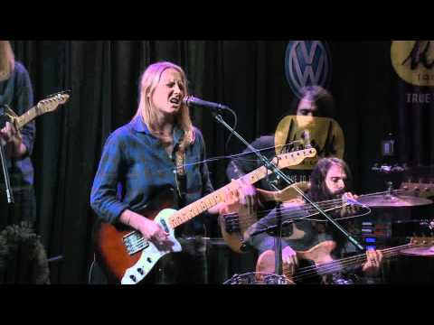 Lissie - When I'm Alone (Bing Lounge)