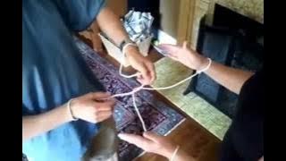 Ini Caranya Trik Permainan Melepaskan Tali yang di ikat di Tangan