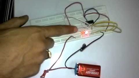 Single Push-button Toggle Switch using CD4013