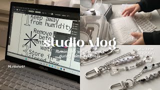 studio vlog ☁ design labels, taking product photos, new kpop keychains