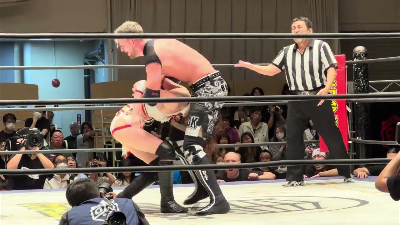 クリス・ブルックスがバズソーキックからプレイングマンティスボムで突き刺すも赤井沙希はカウント2で返した！ DDT「Who's Gonna