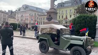 Центром Львова проїхала військова техніка