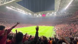 Galatasaray-Fenerbahçe Maç Başi İlk Üçlü Geni̇ş Açi Tri̇bün Çeki̇m