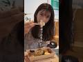 お弁当が美味しくて満足げな千葉恵里さん🍽️✨