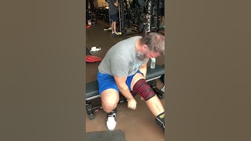 How to apply knee wraps for squatting