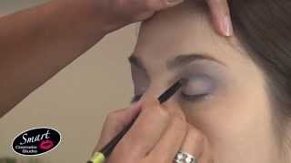 SMART COSMETIC STUDIO Applying Mineral Liquid Foundation