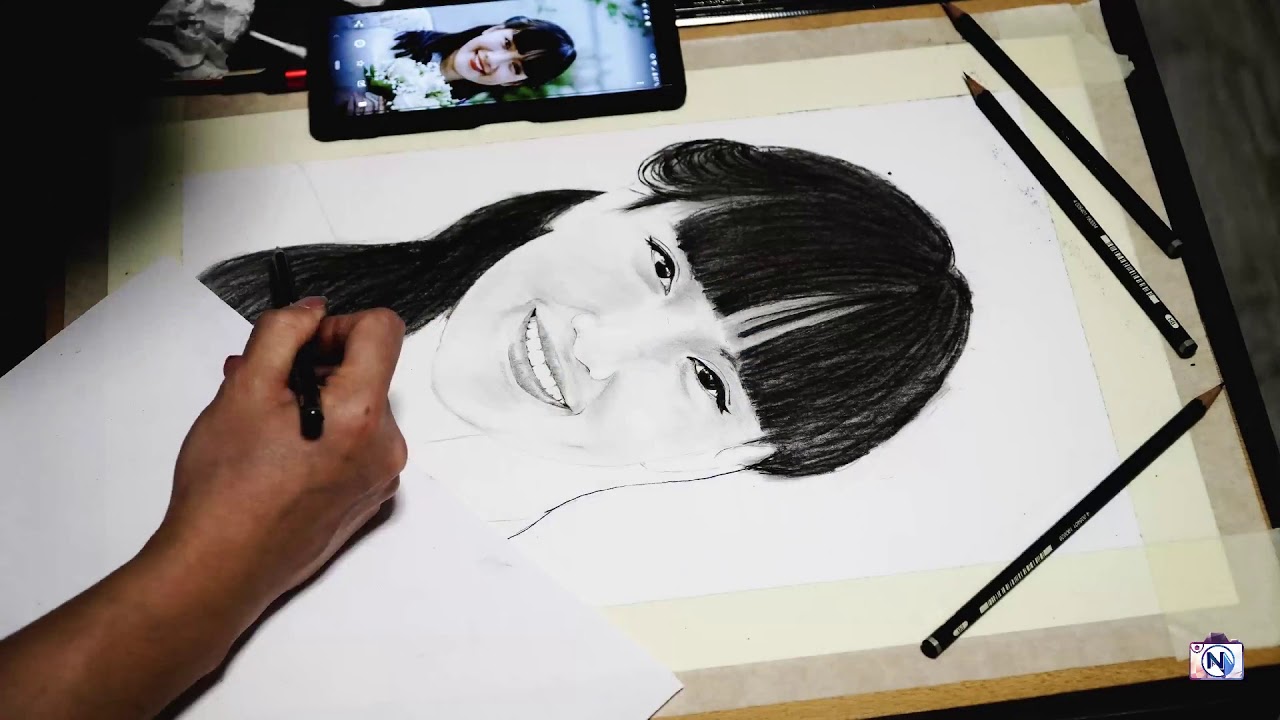 My first attempt to draw a portrait! - YouTube