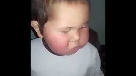 طفل صيني ضرير ياقرا يس فكم من العرب يحفظ سورة يس؟