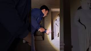 İlginç Bir Yer İçerde Ne Var Acaba Merak Ettim An , I Wonder Whats Inside