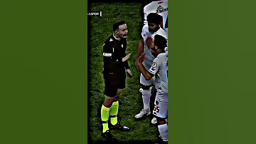 هذا فيديو يوضح روح الرياضية في كرة قدم 
