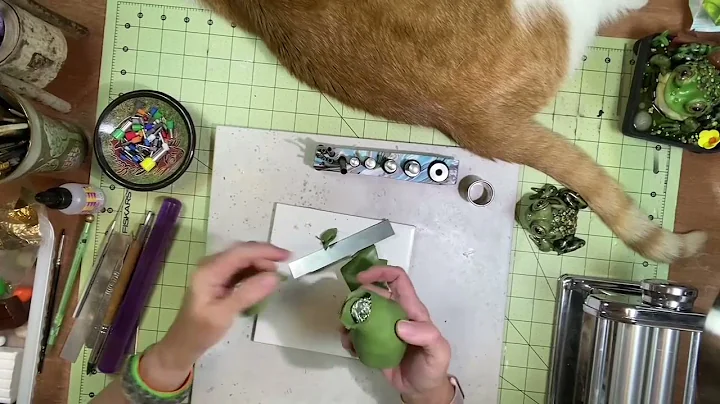 Creating the Body of a Polymer Clay Frog in a Pond with Melissa Terlizzi