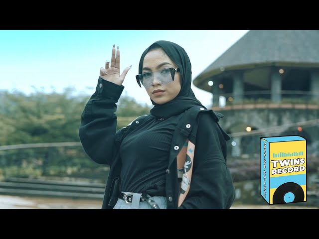 OKLIN FIA - BERISICK (OFFICIAL MUSIC VIDEO) class=