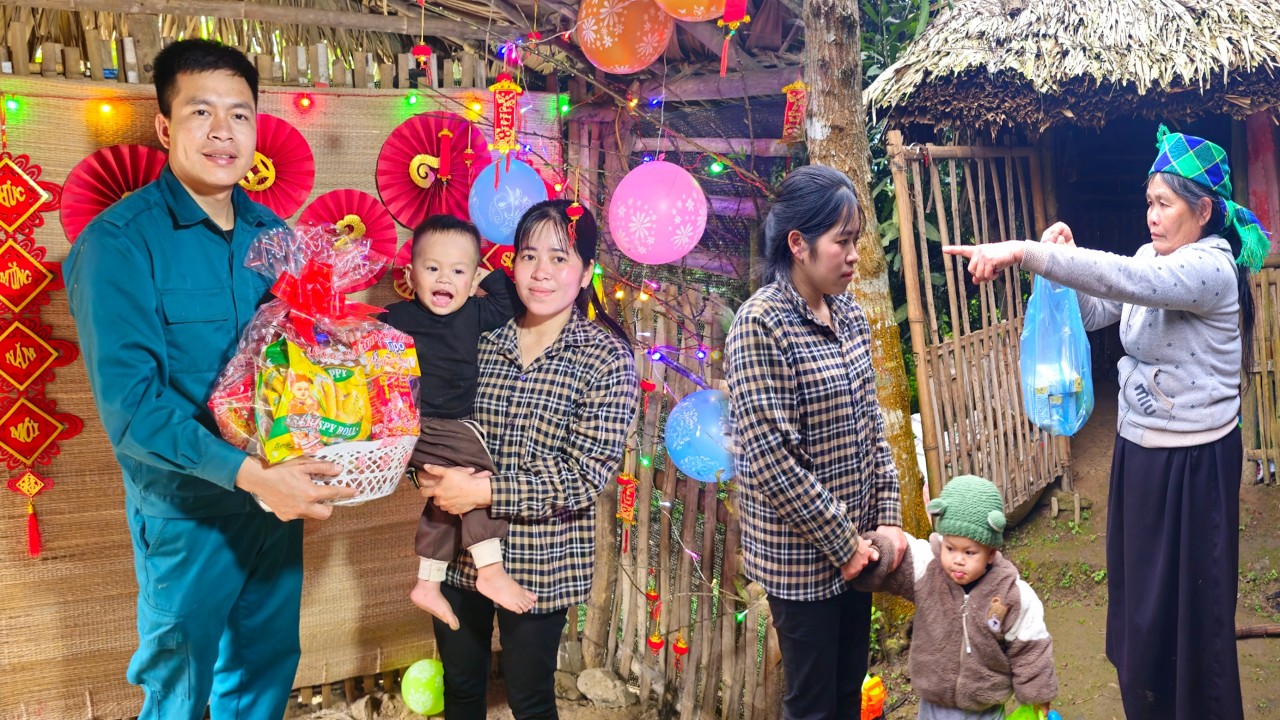 FULL VIDEO: Police help single mother decorate her home for the New Year - cruel mother gets angry.