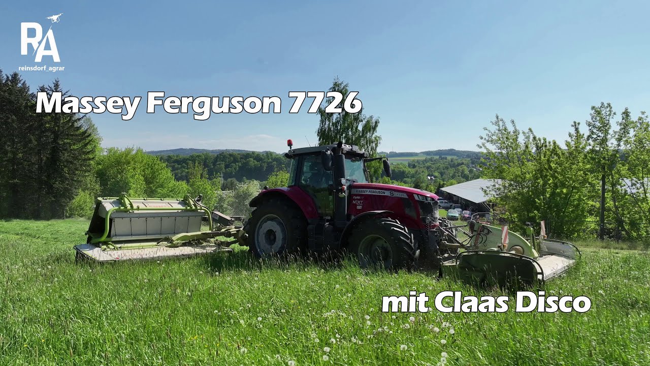 Massey Ferguson 7726 beim Mähen