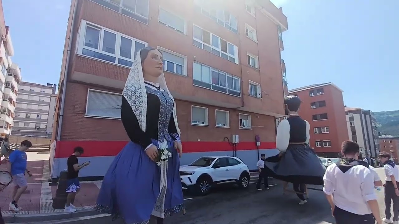 Pasacalles Gigantes de Buztintxuri en Derio | 18 de Mayo de 2025