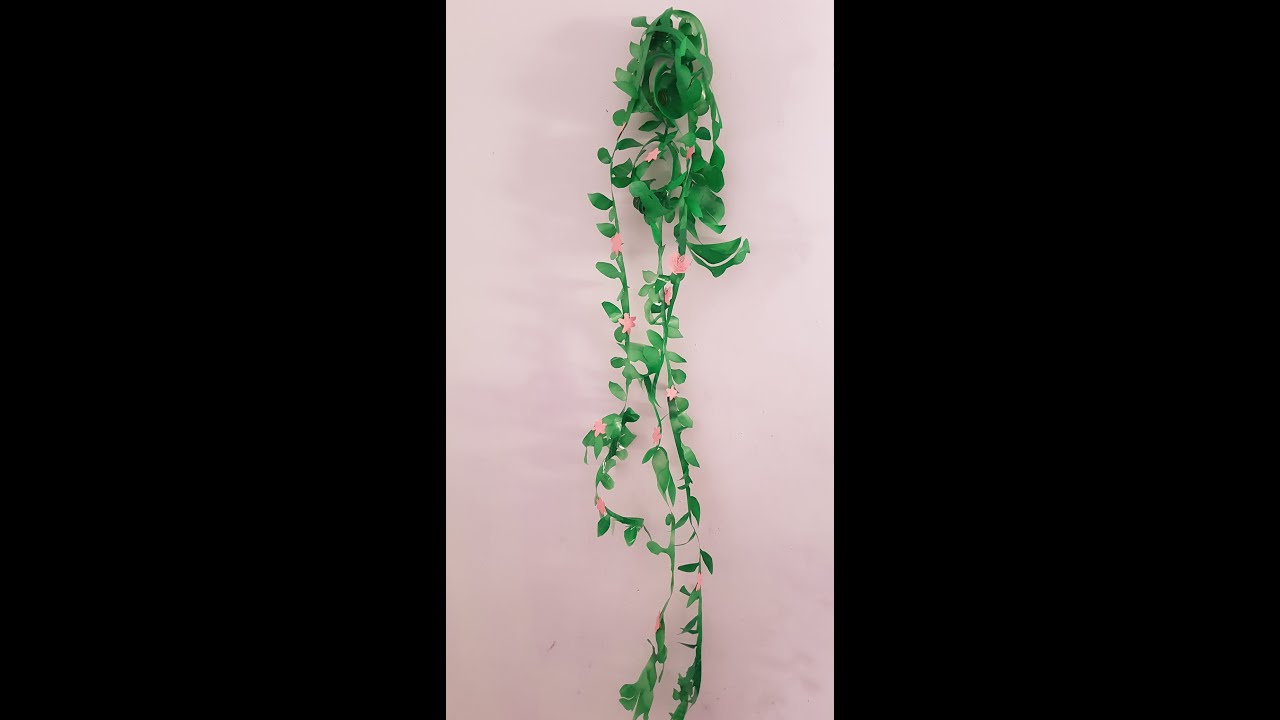 Enredadera hechas con botellas recicladas plasticas/Creeper made with