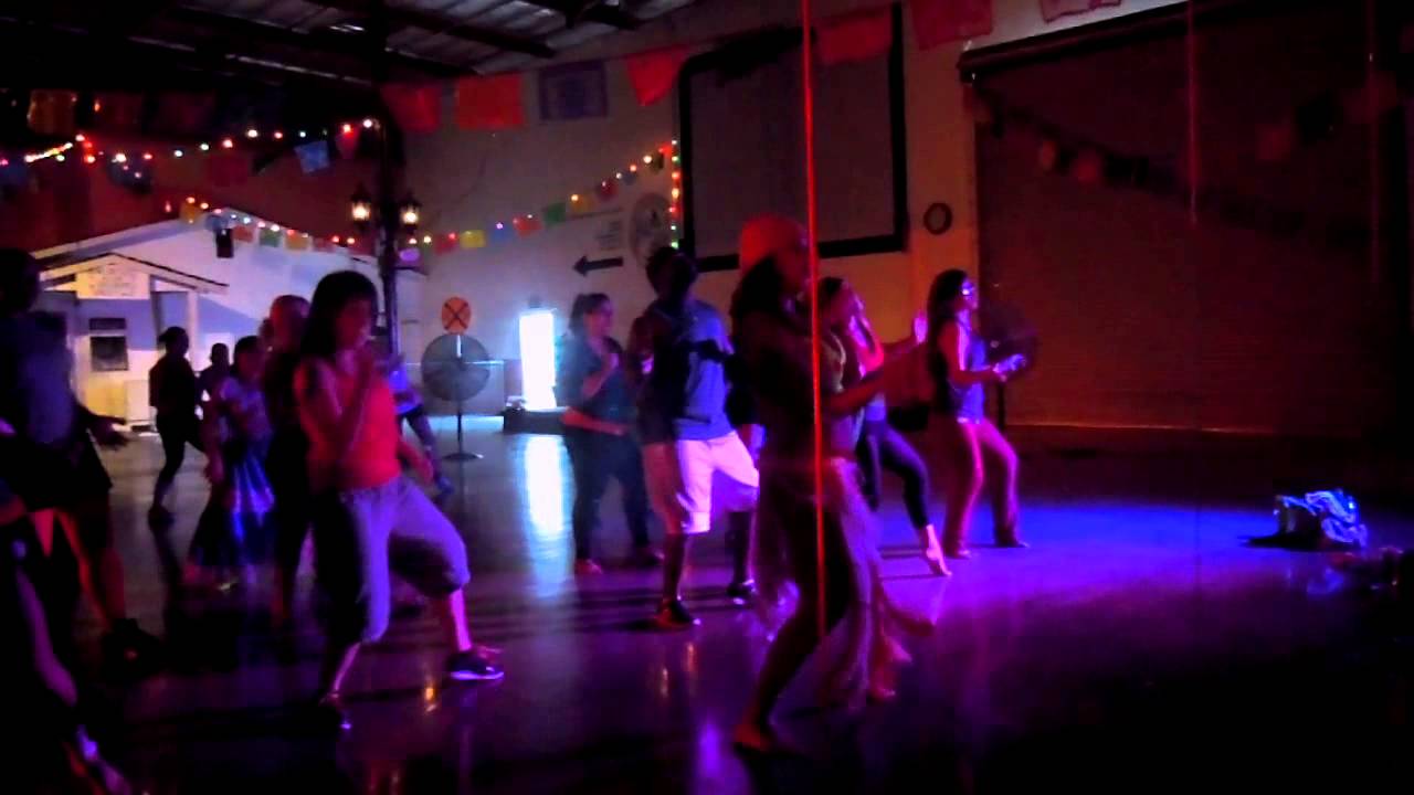 Llora Llora ,Thrift Shop ,Muevela - YouTube