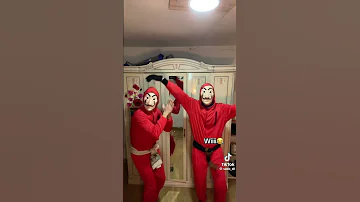 طفلة مالك خبريني واش صرالك 
