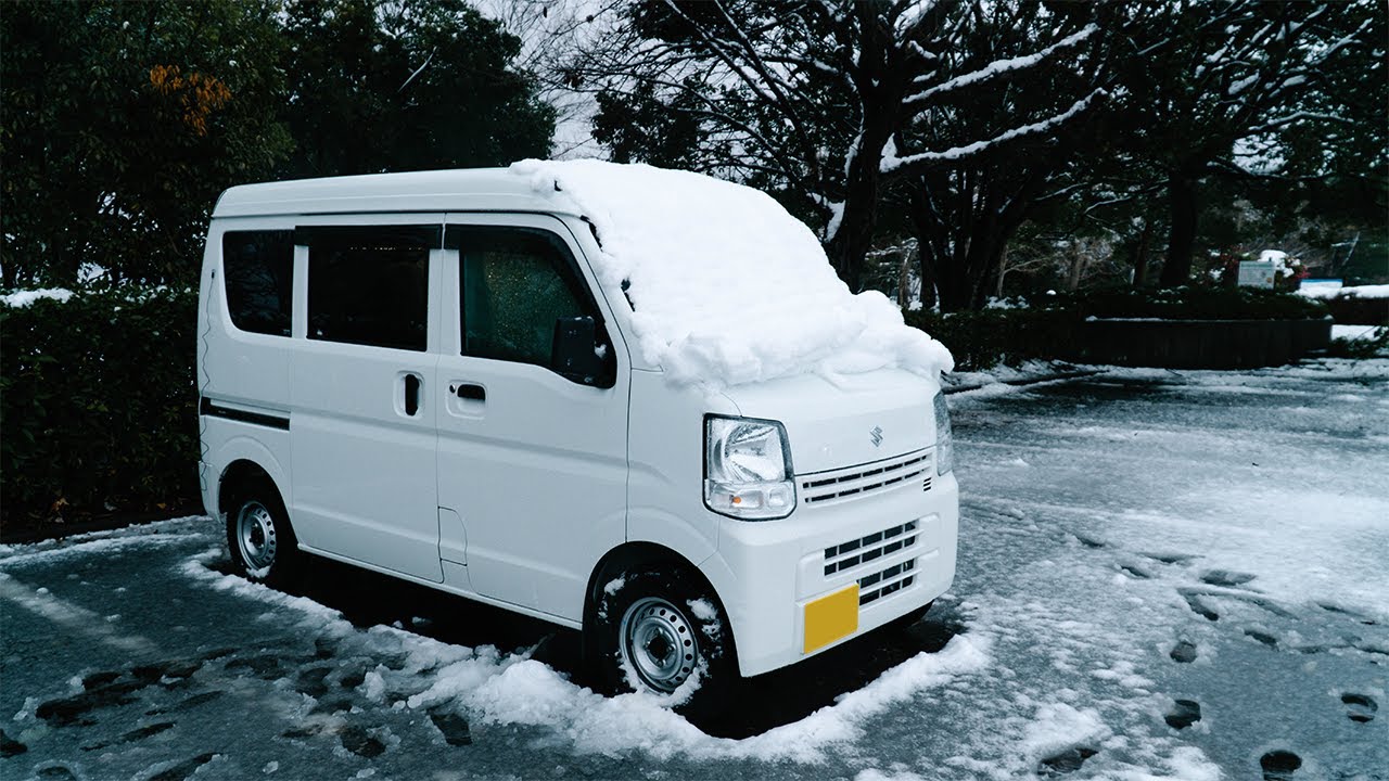 雪に埋もれて車中泊。記録的な大雪の湖畔で一人ぼっちの車中泊。