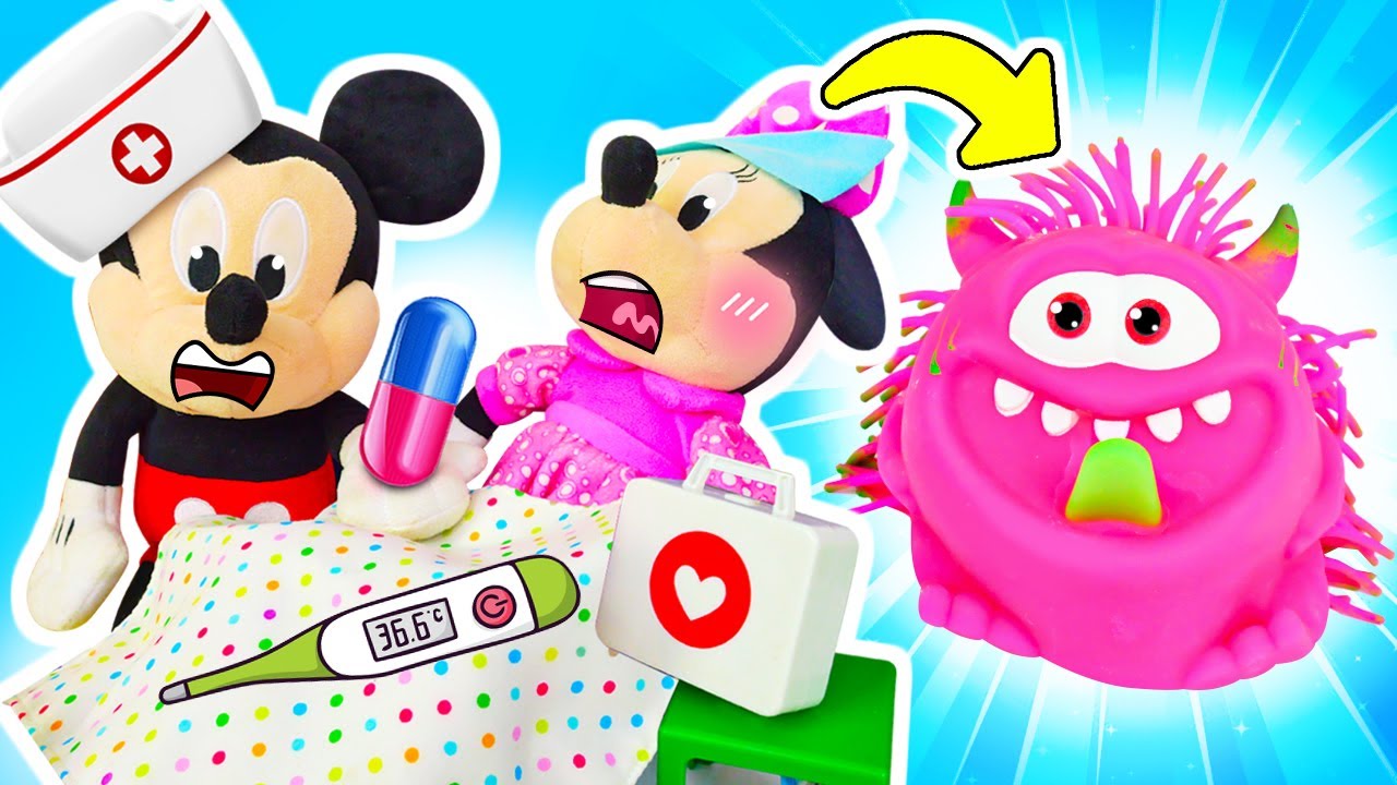 Pourquoi Minnie Mouse s'est-elle transformée en monstre?! Jeux avec famille en peluche pour enfants.
