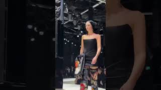 Givenchy FW26The iconic "hourglass silhouette"Isback! #fashion #runway#model#fashionweek#modacenter