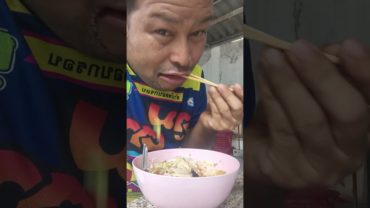 ขนมจีนนํ้ายากะทิมื้อเที่ยง