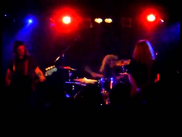 Guarda The Atomic Bitchwax - Force Field (live @ AN club, Athens 29/4/11) su YouTube Guarda The Atomic Bitchwax - Force Field (live @ AN club, Athens 29/4/11) su YouTube