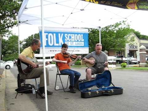 Roger Netherton, Sean Barth, Roy Farwell play "Gru...