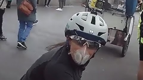 Cyclists cycling badly