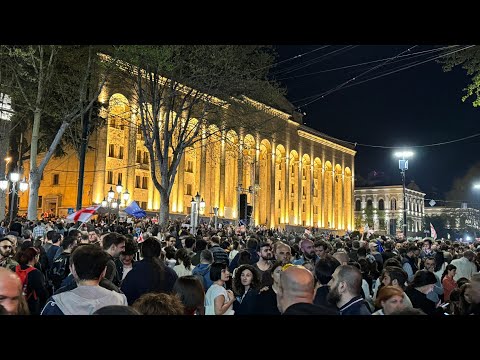 Тбилиси. Протесты на проспекте Руставели. Ночной маршрут по городу. Едем к парламенту на съемку.