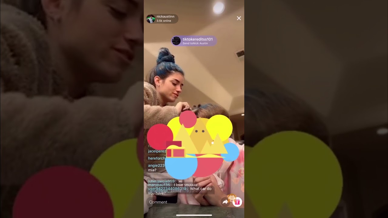 Dixie and Nick live     DATING!?