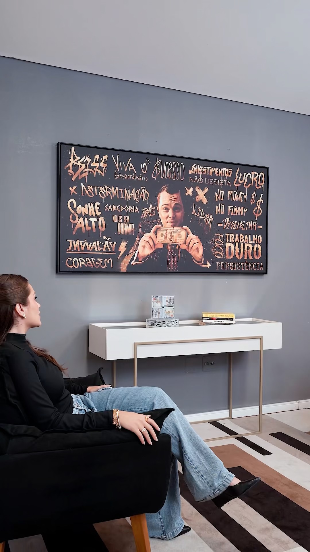 Vídeo de Quadro Lobo de Wall Street Grafite Dourado