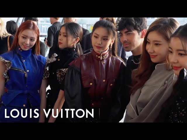 Louis Vuitton Cruise 2018 Fashion Show by Nicolas Ghesquière on