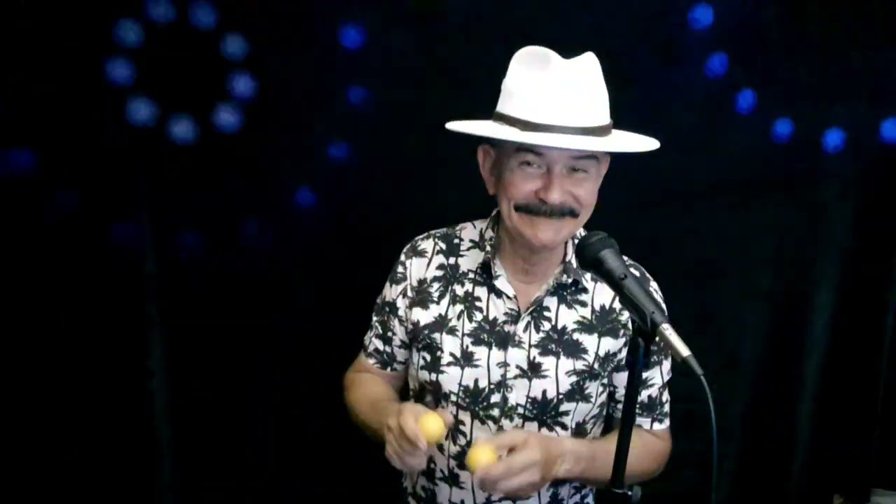 ELLA SE LLAMA MICAELA.