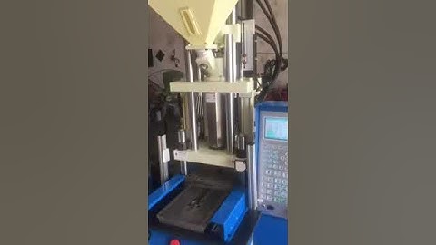 Slide table vertical injection molding machine